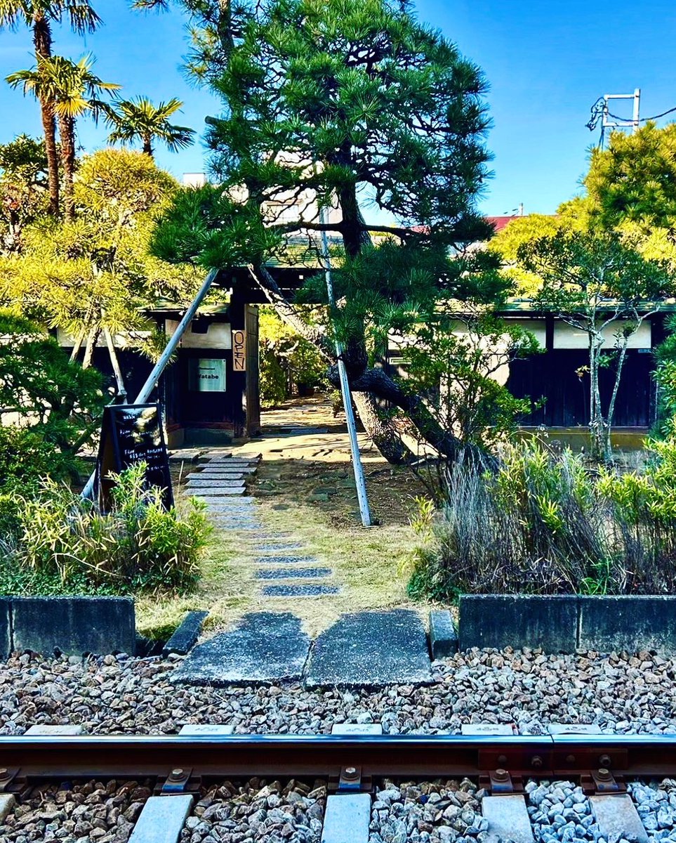choh_u's tweet photo. 江ノ電の線路から入る、古民家レストラン。
#昼ごはん #ランチ #フレンチ #鎌倉 #watabe
#lunch #french #kamakura https://t.co/w9kb9CesS4