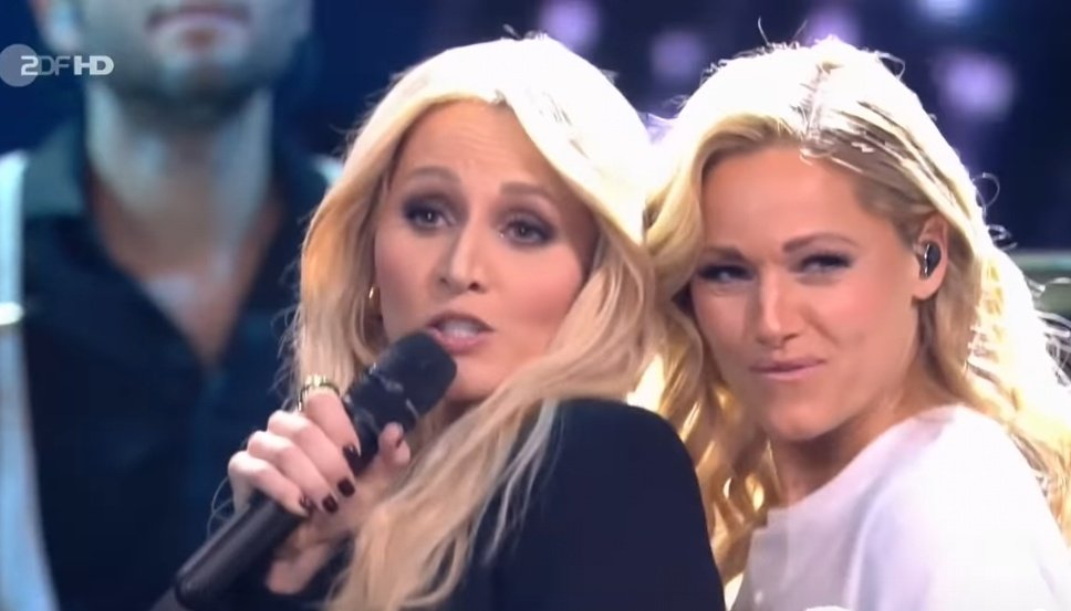 Kelly_obsessed's tweet photo. I didn't know I needed this performance. 
@_Helene_Fischer fed the gays https://t.co/v7Z9D6dCNw