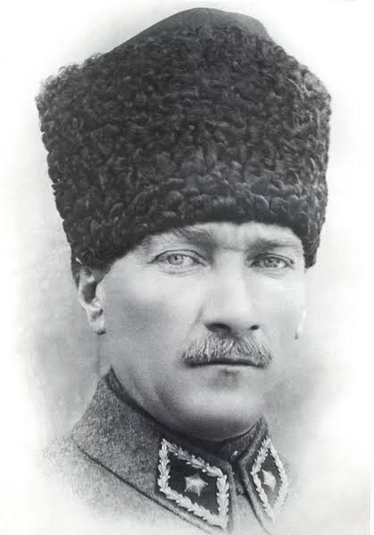 "HAYATI VE ÖZGÜRLÜĞÜ İÇİN ÖLÜMÜ GÖZE ALAN BİR MİLLET ASLA YENİLMEZ."
-Gazi Mustafa Kemal Atatürk