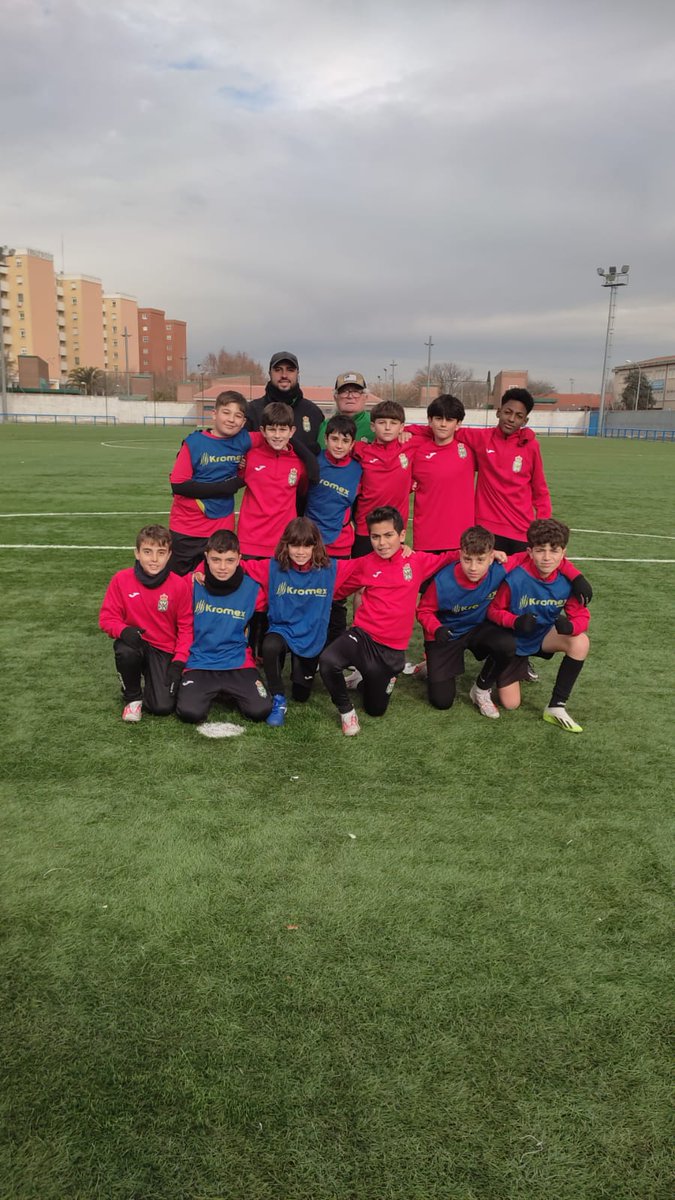 ⚽️ Ayer nos visitó <a href="/CarrilloAitor/">Aitor Carrillo</a>. Ex jugador y ex entrenador de la agrupación.
👏🏼 Los chicos han disfrutado de un gran jugador que está haciendo carrera en Italia. ¡Muchas gracias por venir, ha sido un placer volver a verte!

#VamosLoranca #SomosLoranca