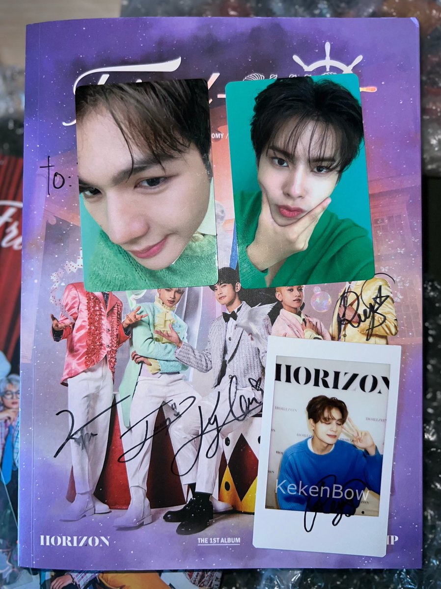 auchrelyk's tweet photo. Welcome Back, Hori7on!

Pinasaya nyo araw ko today 🥰

Aside from seeing you in person after how many months, umuwi din ang 2K ko plus Reyster signed polaroid. See you ulit bukas haha

Thank you @PLUSXPH at Colorwhale!

 #HORI7ON #호라이즌 
#HORI7ON_KYLER #카일러 https://t.co/6mr66BZwRu
