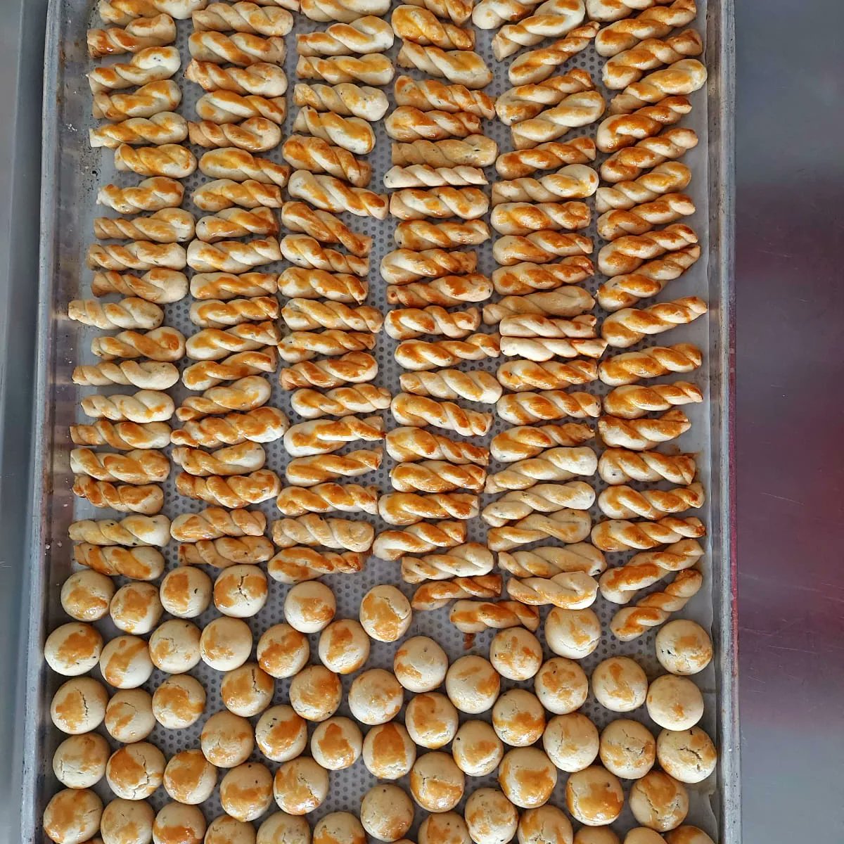 KoskMtal's tweet photo. Yiyecek İçecek Hizmetleri alanı öğretmen ve öğrencilerimizin hazırladığı yiyecekleri Özel Mutlu Hayat Bakım Merkezinde yaşayan vatandaşlarımıza ikram ettik.
#meslekieğitim #yiyecekiçecekhizmetleri #ikram #paylaşmak #bakımmerkezi #mutlukuk #aşçı #eğitiminKöşkü https://t.co/8sWtN1or8Z