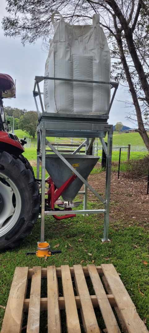 UnitedAg_'s tweet photo. Bulk Bag Stands now in stock. Safer and efficient way to handle bulk bags. Stands come in a range of sizes, come flat packed and easy to construct. All stands are certified to hold 1.5 tonne. Contact Tim on 0419333799 for more information. https://t.co/n5H5wZLv4A