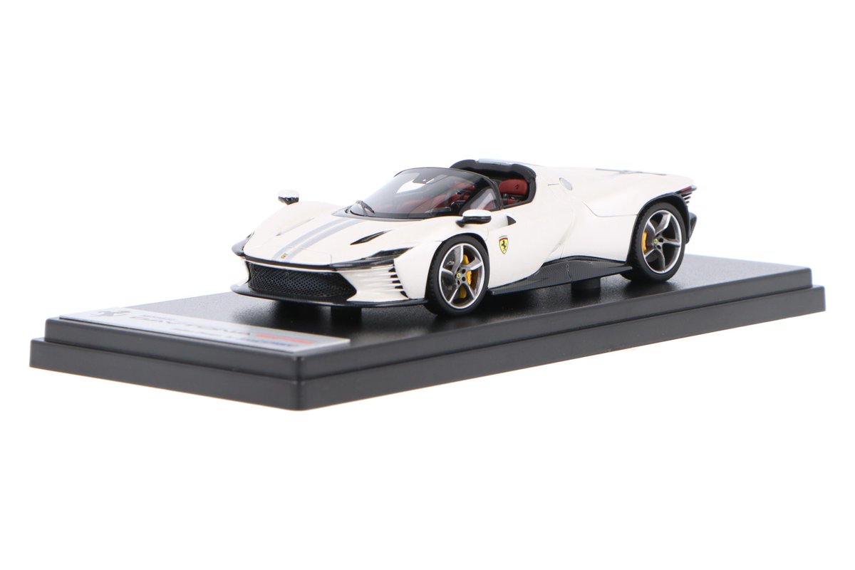 Nieuw: Ferrari SP3 Daytona "Open Roof" #Ferrari #Looksmart #Personenautos #Sportwagen #Cabriolet #modelcars houseofmodelcars.com/nld/product/fe…

-Posted by OneUp