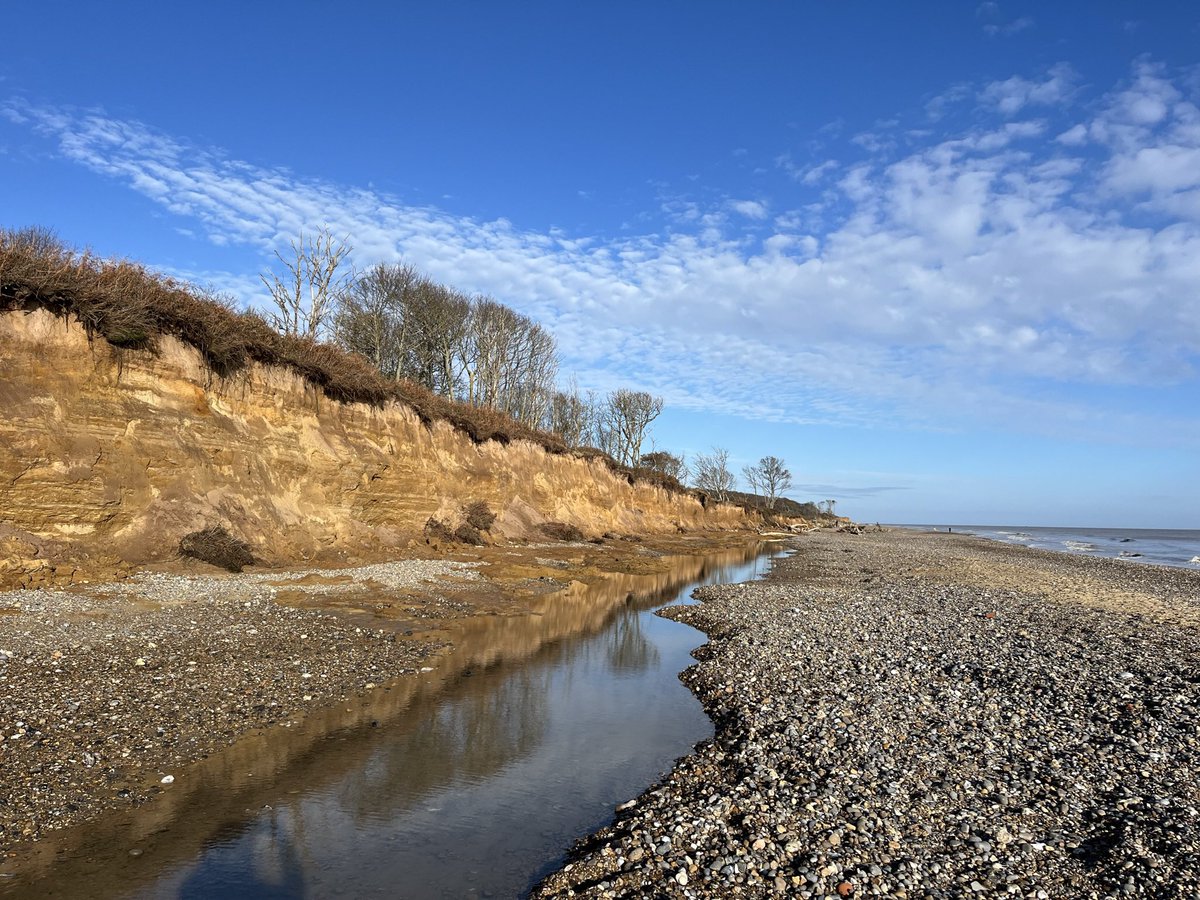 JudithASmith's tweet photo. Absolutely stunning Suffolk beach…….👌 https://t.co/aOKtmwamLb