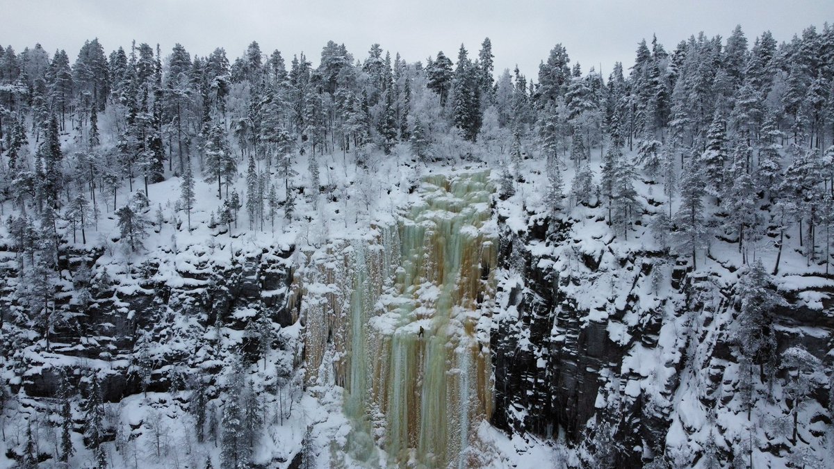 alexalex5203's tweet photo. A l’autre bout du monde en Laponie , mais j’ai quand même trouvé quelques instants pour voir le replay de #lachanson sécrète avec @cwillem … un instant plein d’émotions avec @jesuissanta999 et @yseultofficiel 😍😇😇 https://t.co/UKgz5DOcvK