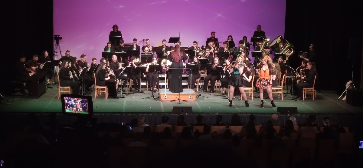 🥂Este 1 de enero comienza el año de la mejor forma posible. 

📡Sintoniza Radio Castilla - La Mancha para disfrutar del concierto de Año Nuevo junto a la Banda Sinfónica de la UCLM Cuenca.