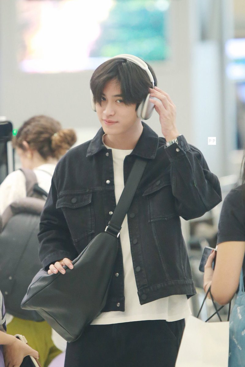 iIygemini's tweet photo. gemini's best airport looks https://t.co/YWWMrZ6S32