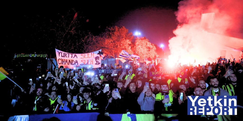 Suudilerin 'Atatürk ambargosuna' karşı çıkan futbolcular şampiyon gibi karşılandı ▶️Suudi Arabistan'da yapılacak Süper Kupa Finali öncesi Suudilerden gelen 'Atatürk ambargosuna' karşı çıkan Galatasaray ve Fenerbahçeli futbolcular İstanbul'da karşılandı👇 yetkinreport.com/2023/12/30/suu…