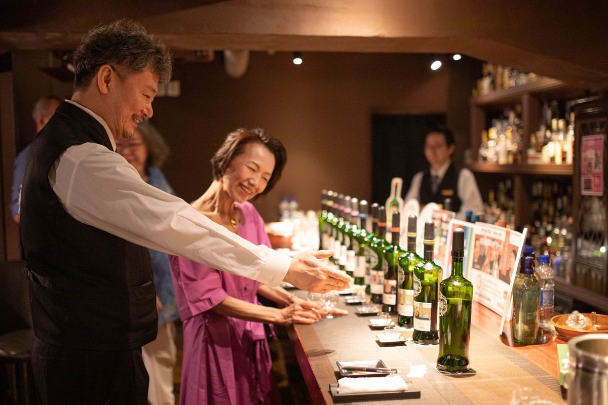 SMWSJapan's tweet photo. BAR BARNSのマスター平井氏が贈る、家庭で手軽に楽しむ贅沢なウイスキーライフ。究極の味覚冒険で、年末年始を極上のフレーバーで彩りましょう✨

詳細はこちら⬇️
https://t.co/DaYoMSm1qf

#SMWSJAPAN #BARBARNS #whisky #ウイスキー https://t.co/mpdDGXlcap
