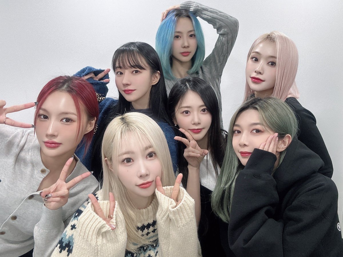 hf_dreamcatcher's tweet photo. [#드림캐쳐] 사랑하는 우리 썸냐! 2023년도 함께 보내줘서 고마웠어 이렇게라도 얼굴 보니까 좋다 🥰 We really enjoyed the time with you. see you in 2024!

#Dreamcatcher https://t.co/DdFWsVuuVD