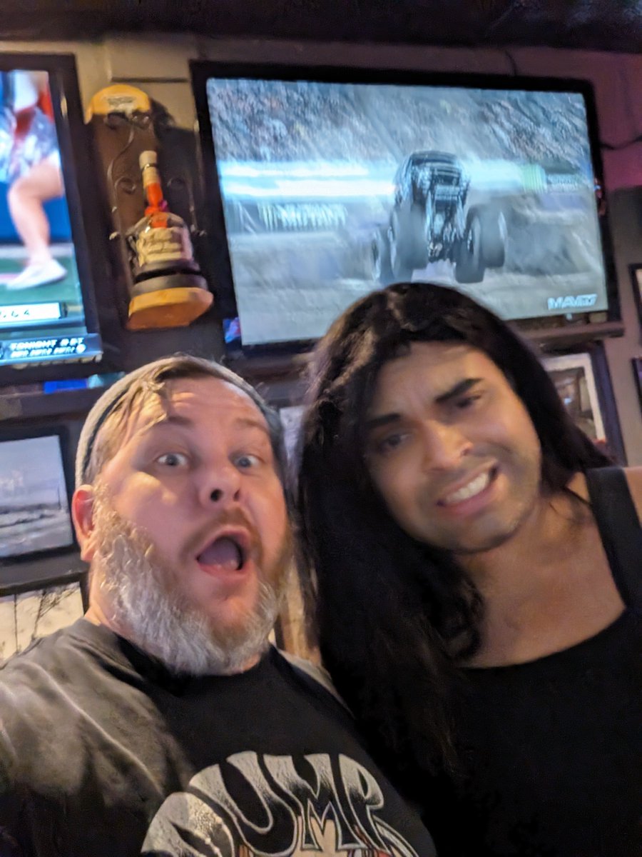 vertman83's tweet photo. @YMHstudios I was turned into a telescope as soon as this absolute unit walked into my bar tonight!!!! Definitely high definitely tight!!! https://t.co/CgoGJLIaQx