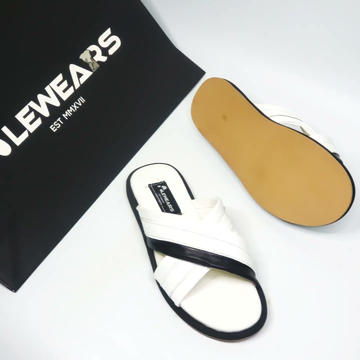 Alewears tweet media