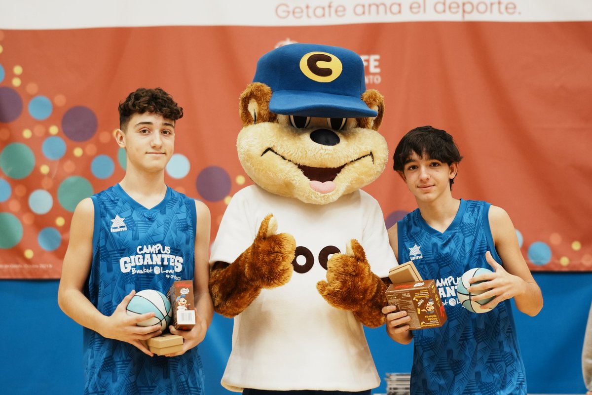 CampusGigantes's tweet photo. Estamos inmersos en el último día de esta primera semana de #CampusGigantes.
💥 Noroeste
💥 San José del Parque
Con un día diferente. Como lo tuvo ayer la #SedeGetafe, con Coco, de Kellogg's, en la entrega de premios.
#JuntosGigantes https://t.co/lyRqX6gNdw
