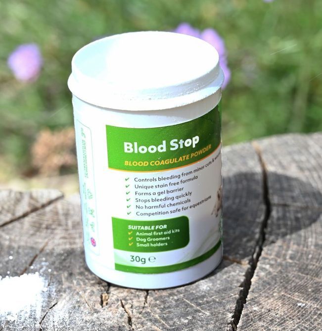 Aqueos Blood Stop is a coagulate powder which forms a gel when in contact with blood, to prevent bleeding. It doesn't sting or leave a yellow stain. #aqueos #bloodstop