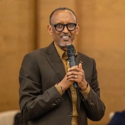 joselyinechap's tweet image. Mureke twereke amahanga the way we love and proud of our president 🇷🇼♥️ niba umukunda kanda like😌🥳🥳