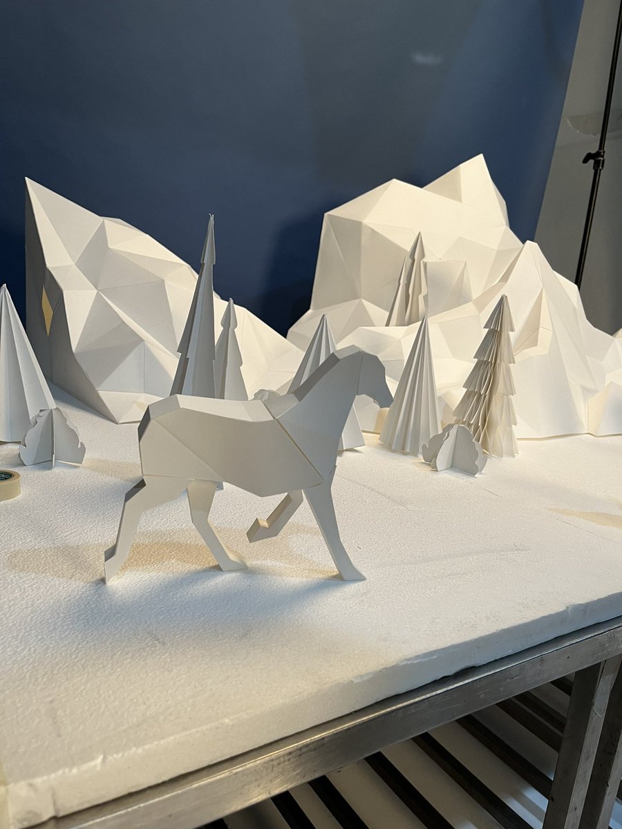 Moioh1's tweet image. Some behide the scenes of our recently project ❄️
•

#paper #papercraft #paperdesign #handmade
#art #design #papercrafts #papercut #paperwork #paperart #paperartist #setdesign #stopmotion #Christmas #paperillustration #setdesign #stopmotion #paperartistcollective #moiohstudio