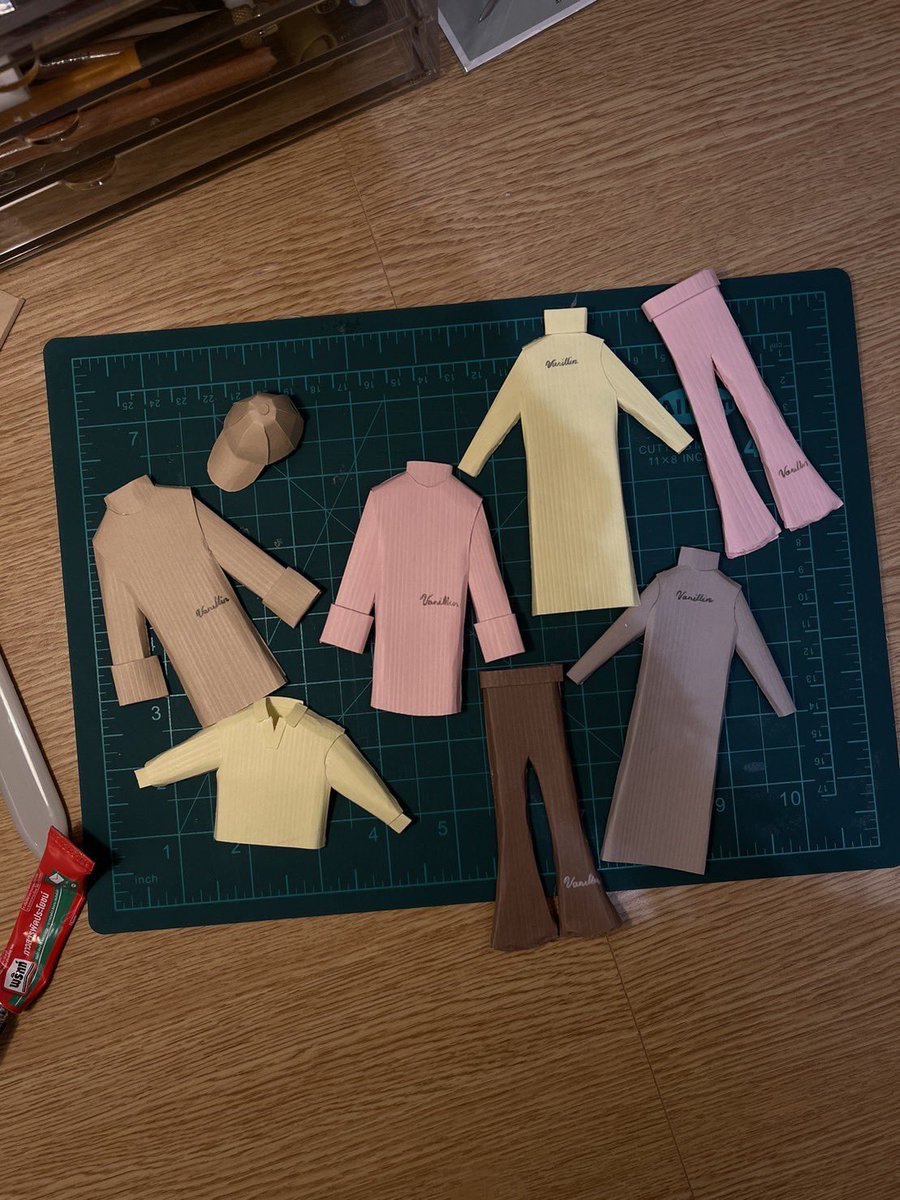 Moioh1's tweet image. Some behide the scenes of our recently project ❄️
•

#paper #papercraft #paperdesign #handmade
#art #design #papercrafts #papercut #paperwork #paperart #paperartist #setdesign #stopmotion #Christmas #paperillustration #setdesign #stopmotion #paperartistcollective #moiohstudio