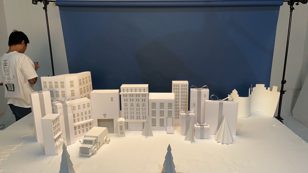 Moioh1's tweet image. Some behide the scenes of our recently project ❄️
•

#paper #papercraft #paperdesign #handmade
#art #design #papercrafts #papercut #paperwork #paperart #paperartist #setdesign #stopmotion #Christmas #paperillustration #setdesign #stopmotion #paperartistcollective #moiohstudio