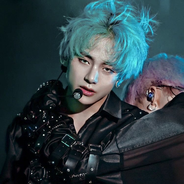 killemhaegeum's tweet photo. Problematic things Kim Taehyung has done — a very important thread! https://t.co/fDzPkSalFd