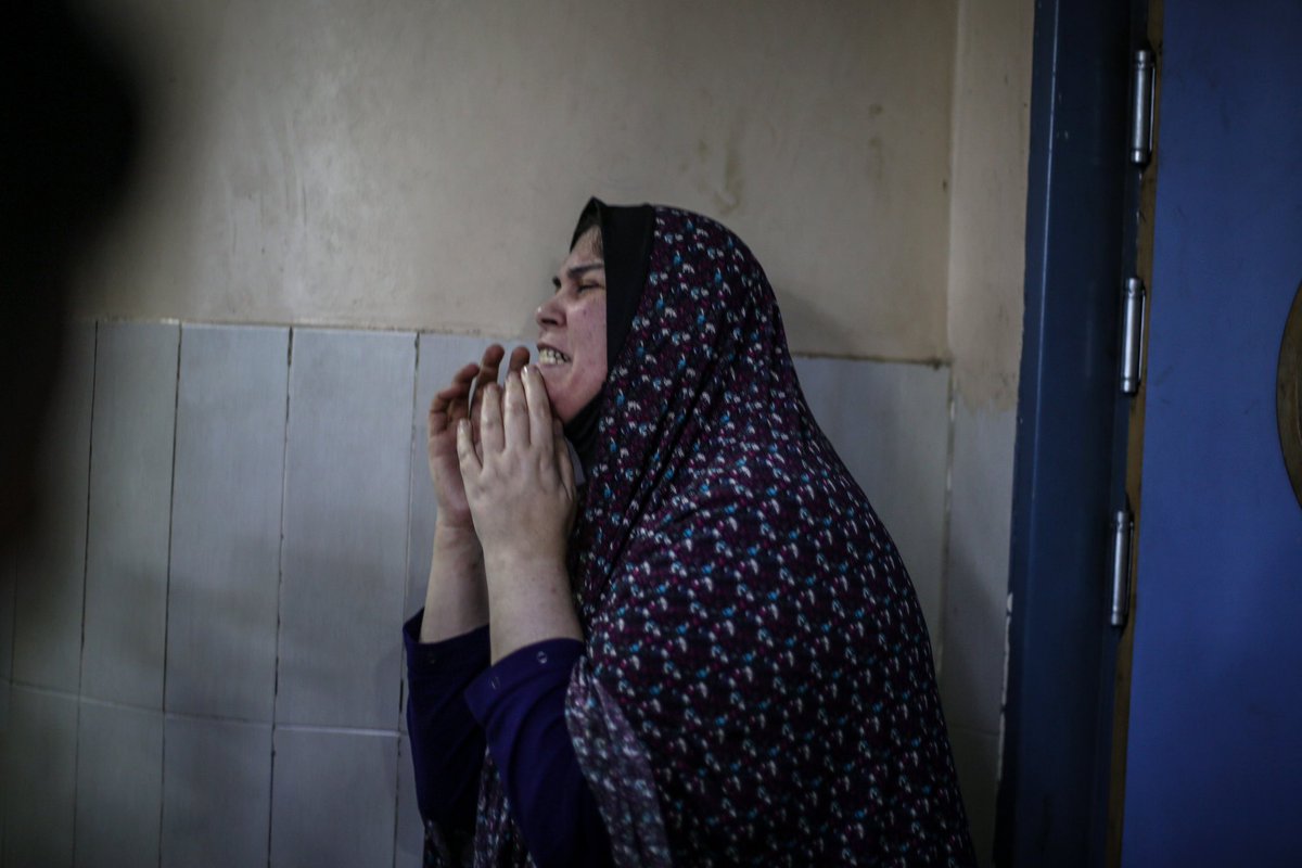 ismaelabudayyah's tweet photo. A woman reacts after Israeli airstrikes hit their home in the Al-Amal neighborhood in city Khan Yunis, southern Gaza Strip on December 27th. 2023.(photo by : ismael abu dayyah 📸) 
#explore #gaza #Palestine #photography #dailylife #gazaunderattak https://t.co/8BGyCB29r0