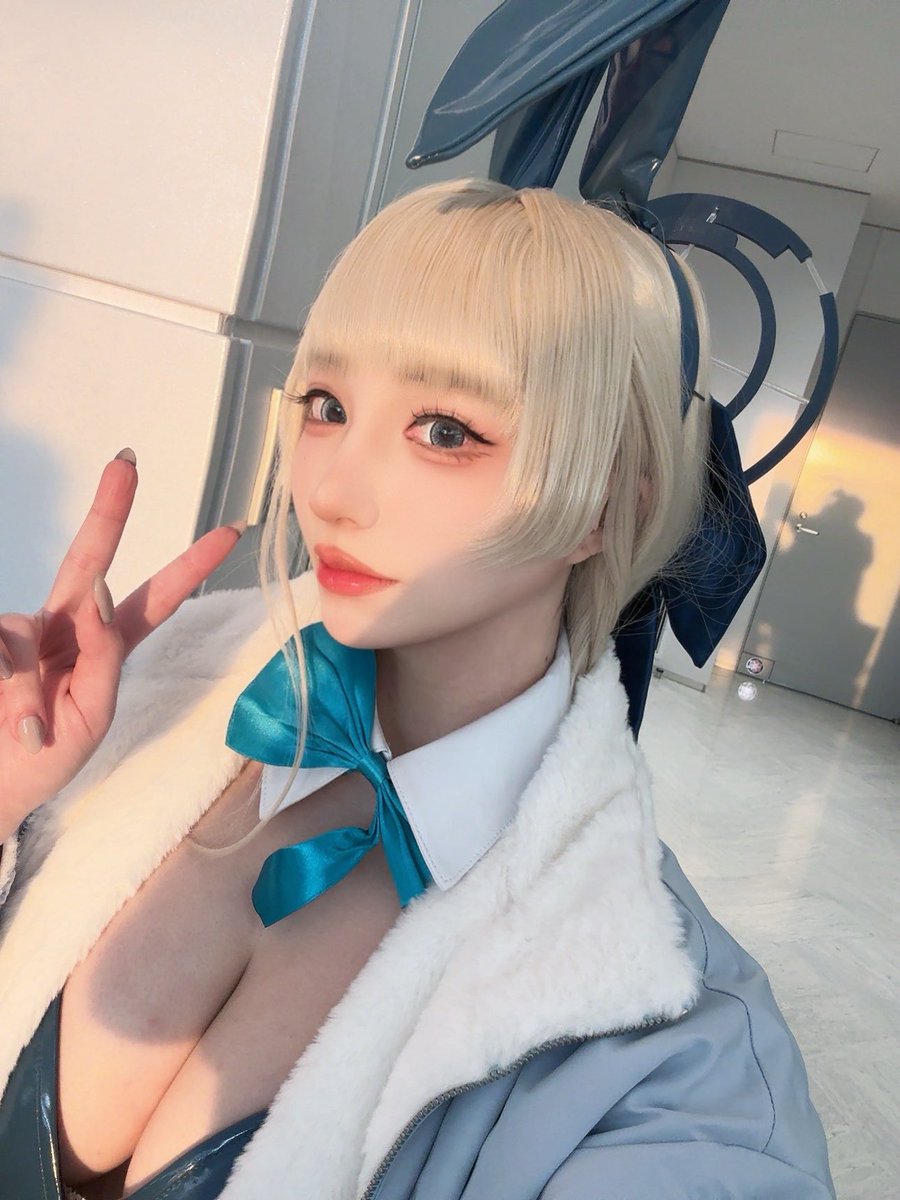 コミケ1日目お疲れ様でした！
たくさんの撮影ありがとう！
撮影できた方、DMもしくはちひろをタグして頂ければ嬉しいです！
明日はバニーマリンでサークル参加！14時に屋上に行く予定です！

#C103 https://t.co/Ey4TqlRGct