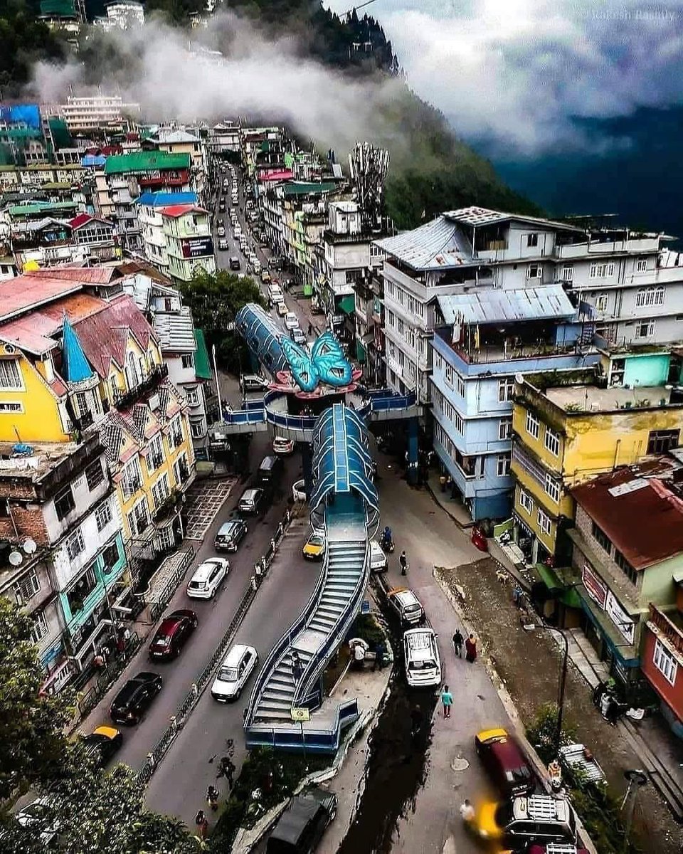 Mystic beauty of Deorali , Gangtok , SIKKIM 

x.com/i/spaces/1jMJg…