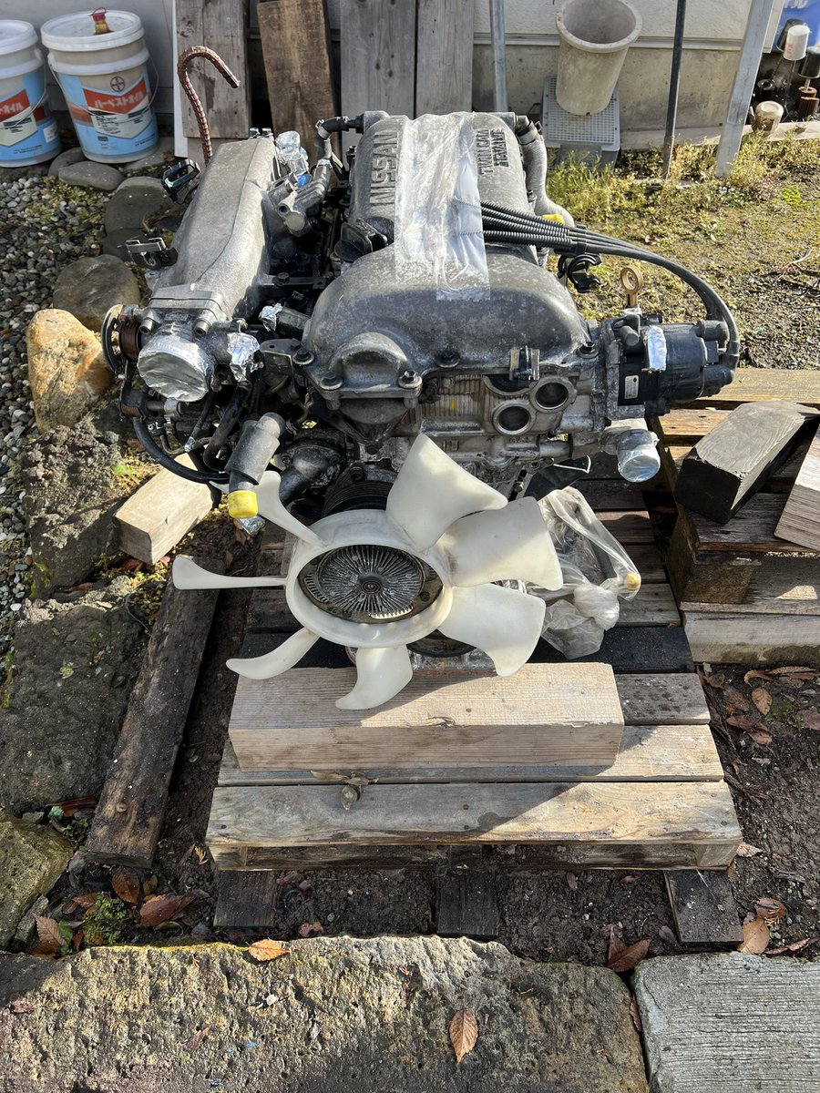 naoto_sr20de's tweet photo. S15 NAエンジン売ります。
実働エンジンということで購入して、保管しておりました。
クランクは回ります。
年数によるパッキン等からのオイル漏れはあるかと思います。
取りに来て頂く場合トラック等に積み込みできます！
隣県であれば手間代頂ければ運びます！
中古ですので3Nで
¥50000円
#拡散希望 https://t.co/wxN8LAl1bk