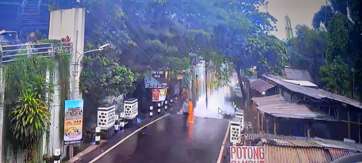 pusdalopsmalkot's tweet photo. Update sementara Jl. Sudimoro tidak dapat dilalui, ketinggian air berkisar ± 30 - 50 cm. https://t.co/KJP5l9VdCG