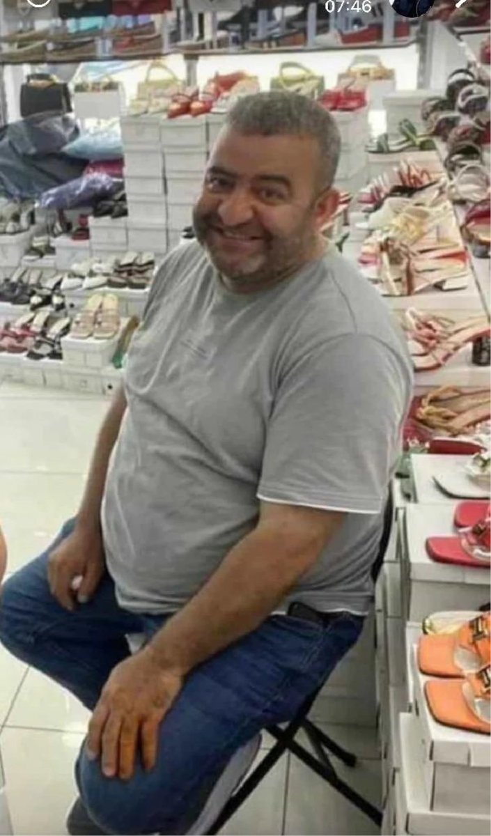 Ahmed Türkmen..
45 yaşında, Suriyeli işçi..
Gaziantep Şehitkamil GATEM Toptancılar Sitesi'nde çalıştığı ayakkabı imalathanesinde halatı kopan yük asansörünün üzerine düşmesi sonucu ağır yaralandı..
18 gündür tedavi gördüğü hastanede hayatını kaybetti..
Beş çocuk babası..