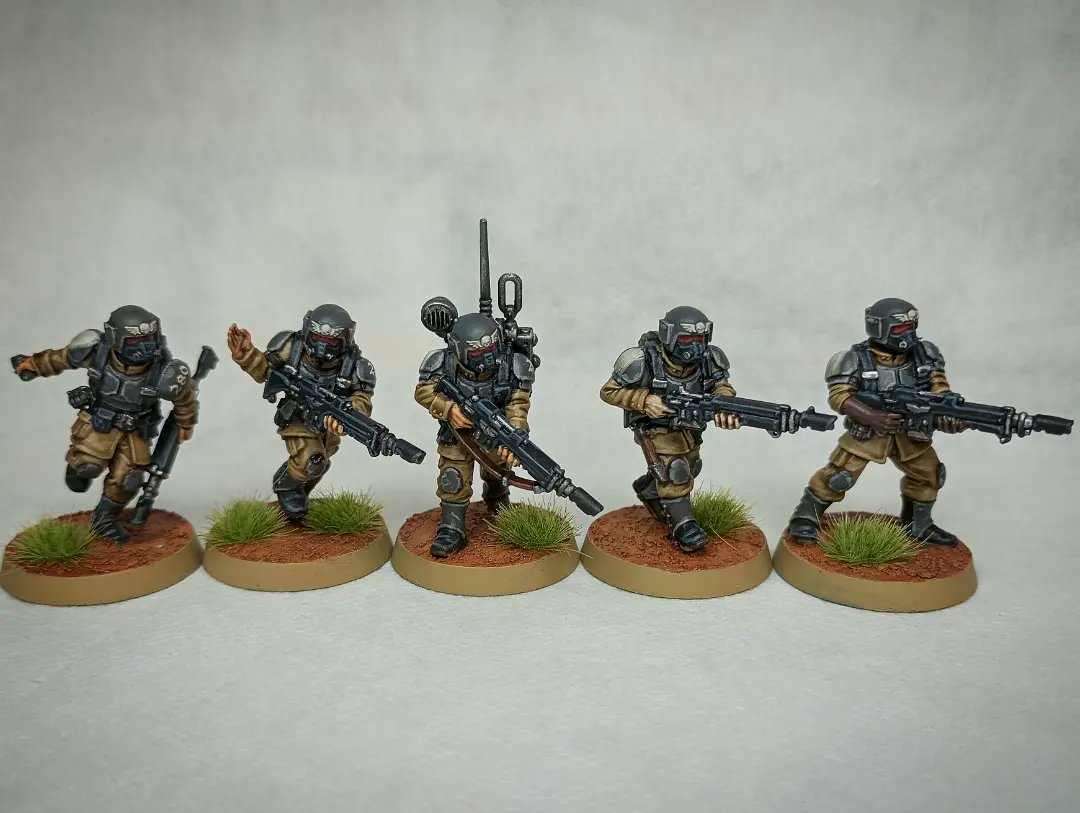 First squad cadian shock troops done ^^

#paintingwarhammer #WarhammerCommunity 
#astramilitarum