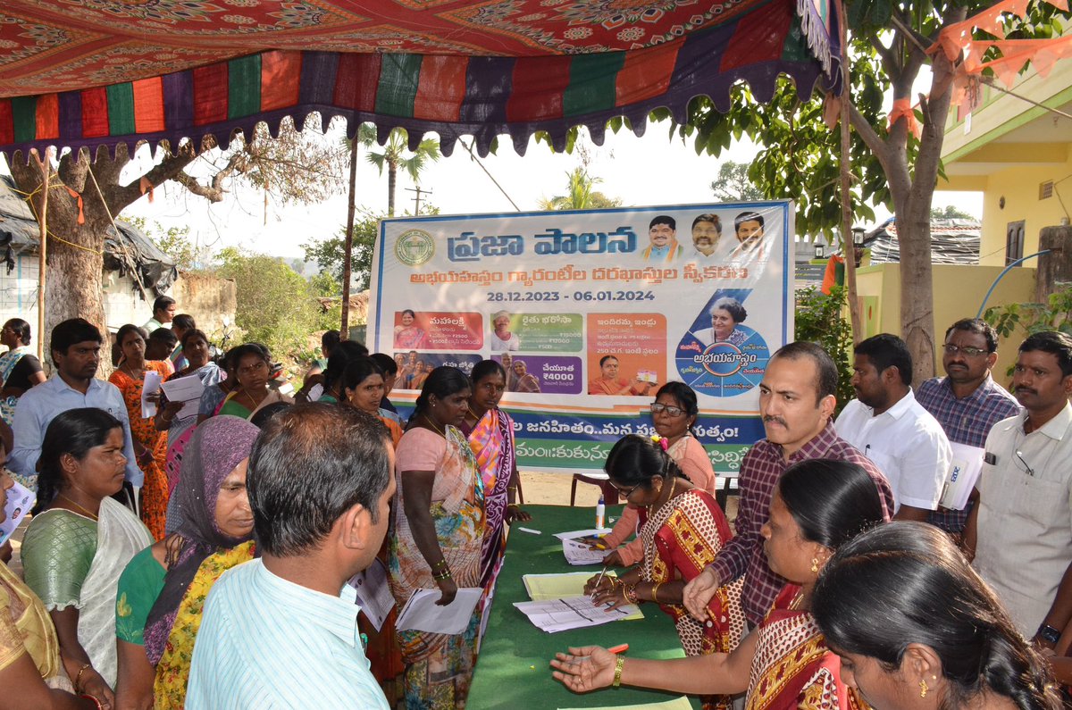 Today participated in Prajapalana at Konaipally village. All eligible household are requested to submit Abhayahastam applications to MPDO/Tah at GP Panchayat offices. @TelanganaCMO @revanth_anumula @IPRTelangana