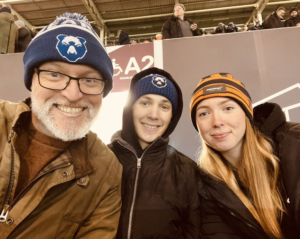 BrisVADAR's tweet photo. The morning after the @BristolBears night before! Despite the result &amp; as always our boys never, ever stopped giving their all….just so good to be there with these two beauties &amp; catch up with some of our ‘Bears’ Family’!! Good times!! #ForArthur 💙 https://t.co/FUA5KyYTRH