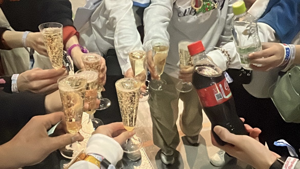 rrr_shun's tweet photo. 鑑賞会したり毎年恒例メリロで今年は色んな人と出会ったり https://t.co/JkEnvzJ7t4