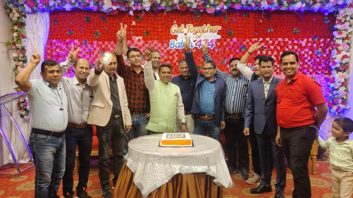 sunilda17368554's tweet photo. get together with friends. https://t.co/IlJsDD34QI