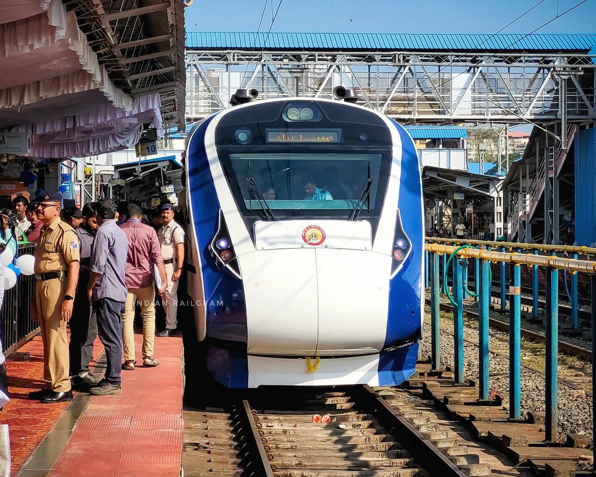 Mangalore-Madgaon Vande Bharat
Express, All set to embark on its momentous maiden
journey today, at #Mangalore Central Station. <a href="/DRMPalghat/">Palakkad Division</a> <a href="/GMSRailway/">Southern Railway</a> <a href="/RailMinIndia/">Ministry of Railways</a> <a href="/AamAadmiParty/">AAP</a>