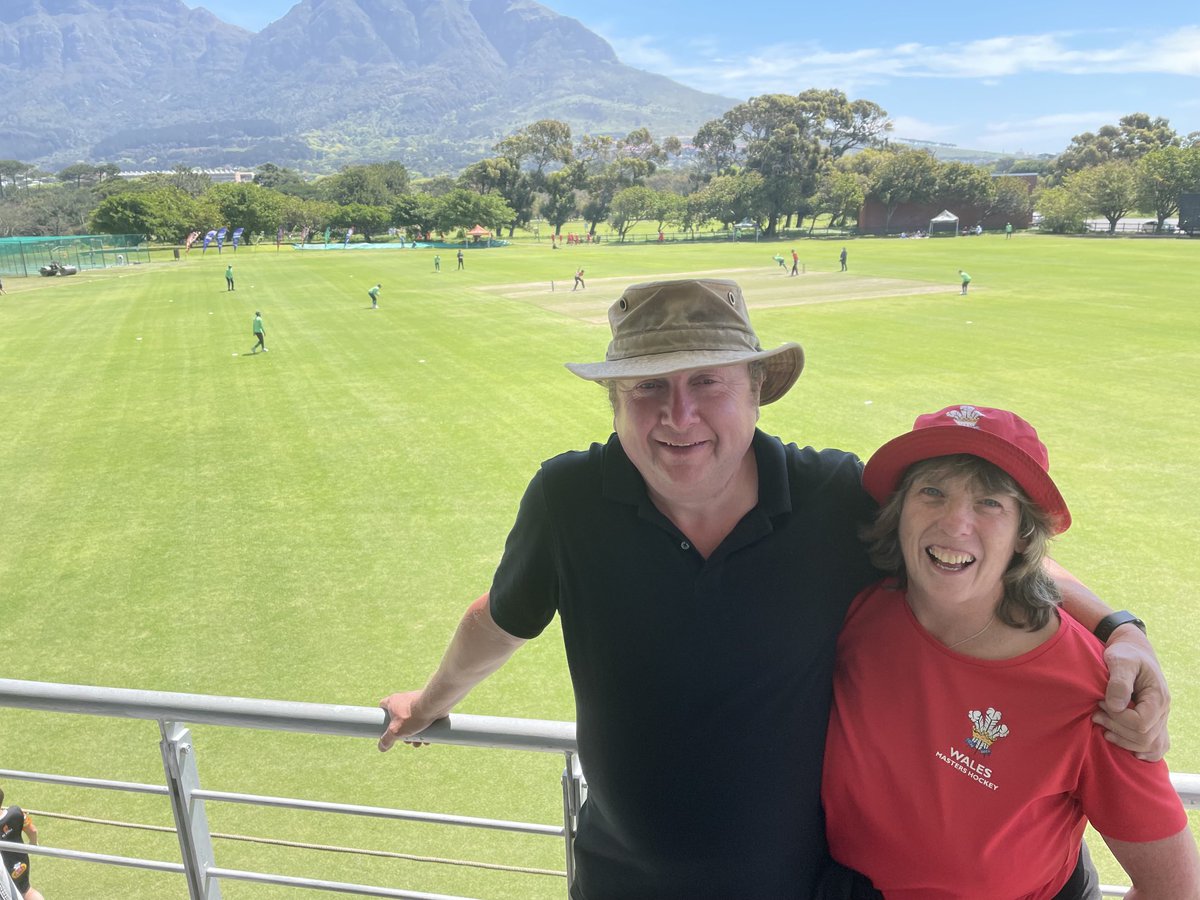 WalesLadiesHock's tweet photo. Linda Bennett MBE! 🏴󠁧󠁢󠁷󠁬󠁳󠁿🏑👏❤️🏅
Supported by husband Adrian ,Linda has done amazing work for #hockey !
She’s a great person + player too! Deserved an MBE for her performances in CapeTown alone!💪
A New Years honours cwtsh to you from #WalesLadiesHockeyMasters
🏑🏴󠁧󠁢󠁷󠁬󠁳󠁿❤️🤗❤️🏴󠁧󠁢󠁷󠁬󠁳󠁿🏑 https://t.co/Px6ulAq1sS