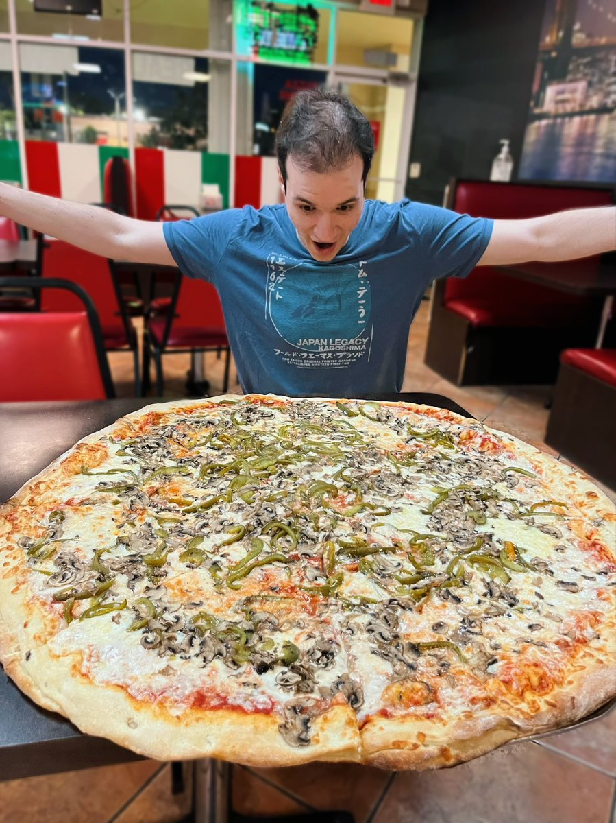 nippienop's tweet photo. Boky really wanted to do a food challenge so we tried a 30” pizza, SIXTEEN POUNDS, 2 liter of Coke, 3 people in 45 min….AND WE ALMOST DID IT. I tapped out cause the pizza started to taste like pizza 🤠 @CockyBoky https://t.co/GpYLDuSIG4