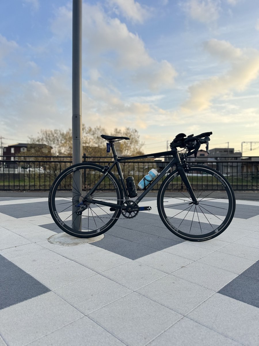 ebitenKhoda's tweet photo. まじかよ俺のロードバイクカッコよすぎか? #ロードバイク #KhodaBloom https://t.co/7HsvxiTx1L