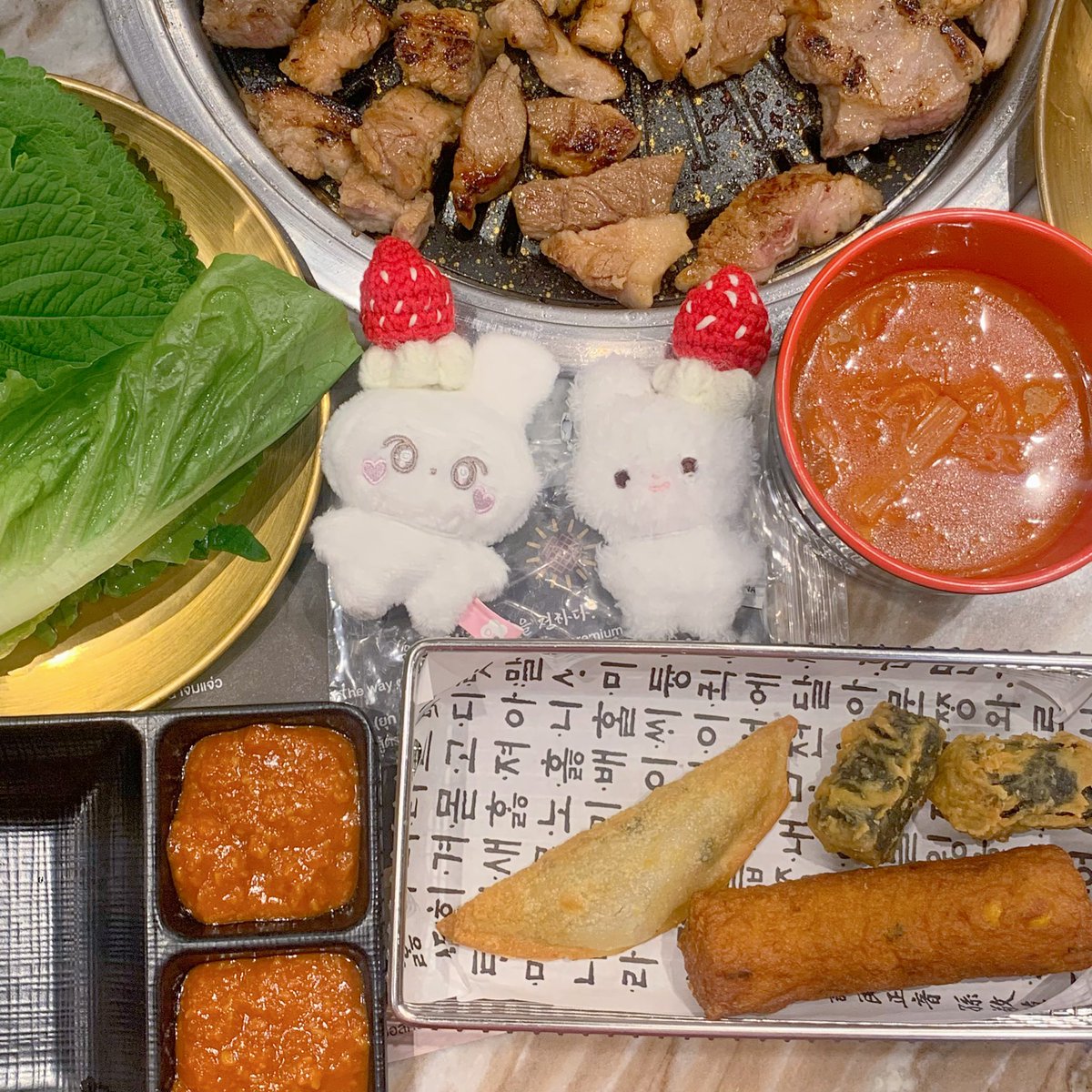 412times's tweet photo. 🐇🍓🥓🥡🥢
@Muhaengkim @d0haeng https://t.co/VG4mqhocZJ