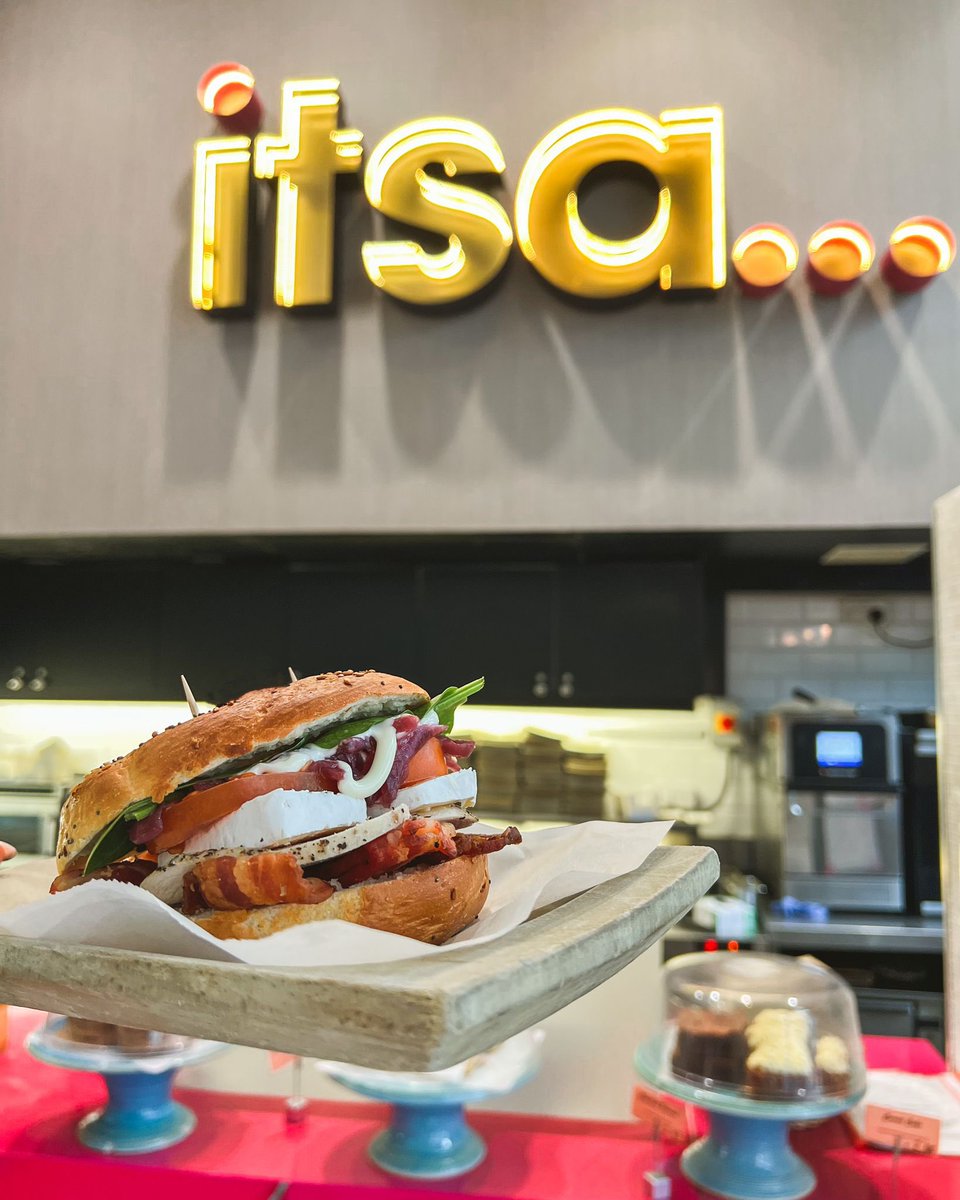 Going Clubbing in the city? Itsa gotta be the #Itsa #ClubBagel! 🥳 😋🥳