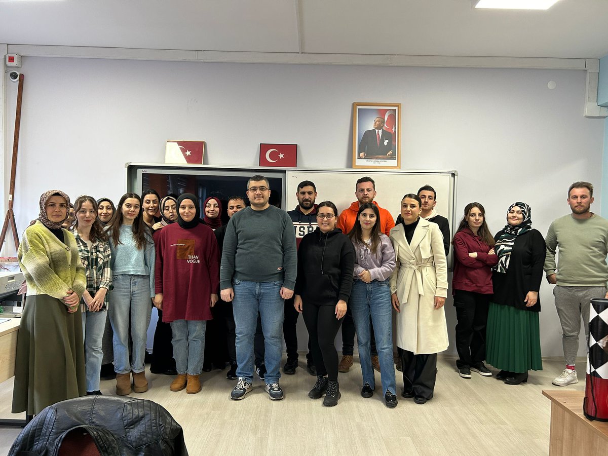 torulmem's tweet photo. İlçemiz okulöncesi ve sınıf öğretmenlerine yönelik  Atatürk Ortaokulu'nda gerçekleştirilen "Satranç Eğitimi" kursu tamamlandı. https://t.co/X7CLGeWojW