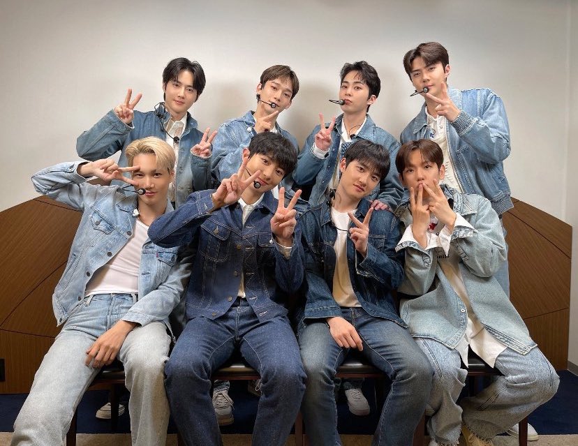 u_han94's tweet photo. exo together as a group is literally the best thing happened in this year 🫶🏻 https://t.co/OVB1hDsTw5