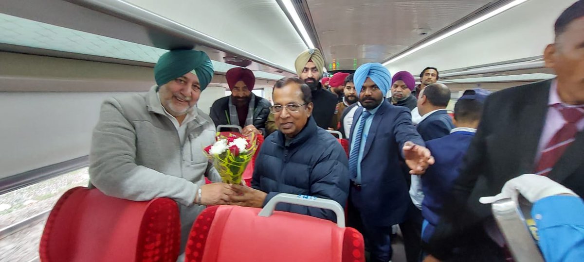 JasbirGillKSMP's tweet photo. THE FIRST RIDE, Flagged off VANDE BHARAT train from Beas, thanks to @IndianRailUsers @IndianRailMedia for sanctioning halt at all important junction Beas of this Amritsar to Delhi high speed train
@INCIndia @INCPunjab @DevinderYadev https://t.co/WDVcD6UvIl