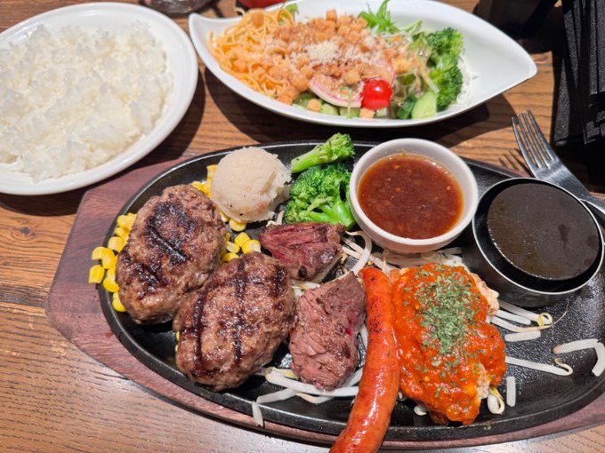 お肉もガッツリ食べたし明日のコミケががががんばるぞい…。 にしても杏奈ちゃんはおにく食べ過ぎだねえ…むちむちデカデカボディがよぉ…