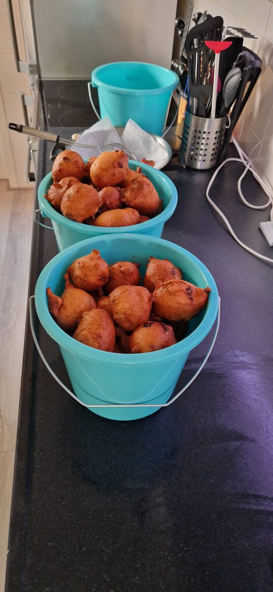 De oliebollen zijn weer gebakken en ze zijn heerlijk.