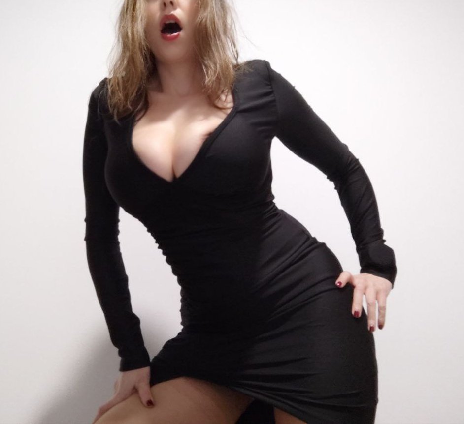 RT si tú propósito del 2024 es follarte a una mami cuarentona como yo 🐰💋🤘