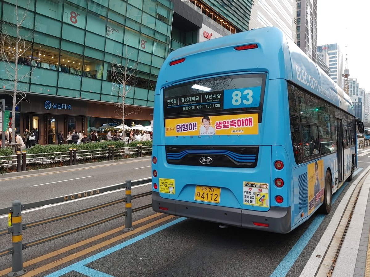 shinka4960's tweet photo. @busantaetaebus
드디어 #태태버스 를 봤네용!!!😳
계속! 시간이 안되서 서면을 못갔는데..
늦게라도 봐서 너무나 다행이라능!
우리텽이! 생일 완전 축하행!!!
건강만 해야돼!!!
많이많이 보라해!!!💜💜💜

#해피태형데이_너에게충성
#���중한베프_우리태형_생일축하해
#우리강아디_태형아생일축하해 https://t.co/qmThaQiSZN