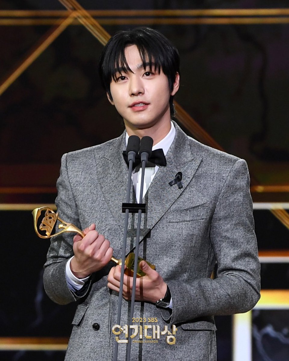 Grateful for the 'Top Excellence Award: Actor - Seasonal Drama' at the SBS Drama Awards 2023! Your support and love mean everything to me.
