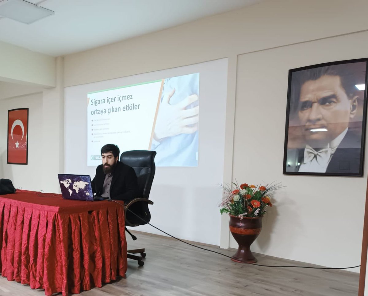 KayseriKYGM's tweet photo. 📍Erciyes Yurdu 
 Psikolog Metehan Özkan tarafından yurt öğrencilerimize “Bağımlılık ve Tütünle Mücadele“ konulu seminer düzenlendi. https://t.co/rcDOM5Offu